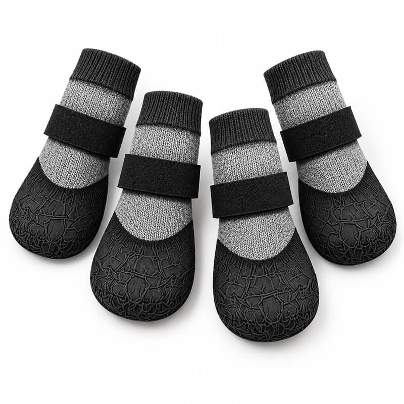 GripStep Hundeschuhe für kleine Hunde in Schwarz mit Klettband und wasserfester, strukturierter Unterseite