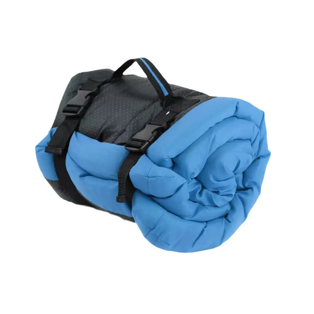 Trekluxe™ faltbare Outdoor Hundematte in Blau – wasserfest und platzsparend in zwei Größen