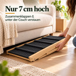 Zusammengeklappte Hunderampe aus Holz, nur 7 cm hoch, wird unter die Couch geschoben