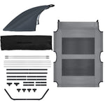Kompletter Lieferumfang der erhöhten Outdoor-Hundeliege: Graue Liegefläche mit Mesh-Einsatz, abnehmbares Sonnendach, schwarzes Metallgestänge, Verbindungsstücke und eine praktische schwarze Tragetasche für den Transport.