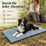 Wasserfeste Outdoor Hundedecke bei der Wanderpause im Wald, Border Collie liegt entspannt darauf