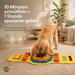 Hund beschäftigt sich mit einem Schnüffelspielzeug für Nasenarbeit und sucht konzentriert nach versteckten Leckerlis in der Schnüffelmatte.