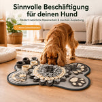 Hund bei der Nasenarbeit mit einem Schnüffelteppich – interaktive Beschäftigung zum Suchen von Leckerlis und zur mentalen Auslastung.
